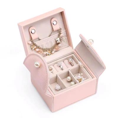 China Fashion Jewelry Box European Jewelry Travel Single Ring Imperial Portable Small Ring Box for sale