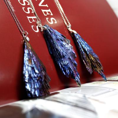 China Fashionable Natural Peacock Blue Feather Plating Tourmaline Cluster Jewelry Gem Pendant Crystal Necklace for sale