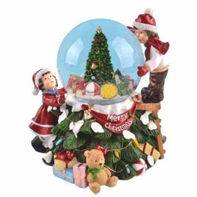 China Custom Europe Resin Water Globe Fertilization Creative Snow Globe for sale