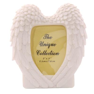 China Wholesale Eco-Friendly Mini Giftware Resin Heart Shaped Angel Wing Photo Frame for sale