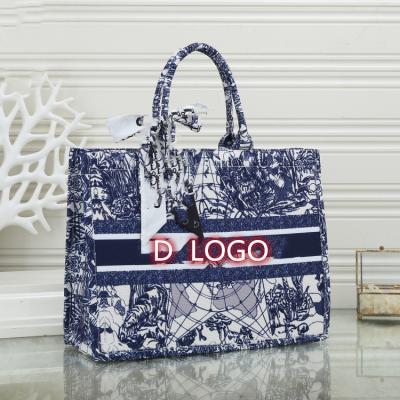 China 2022 fashion wholesale fashion canvas letter lady handbag online celebrity with tote bags for women for sale