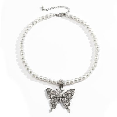 China 2022 Chain Jewelry Women Crystal Sparkly Butterfly Pendant Choker Rhinestone Butterfly Necklace TRENDY Pearl Necklace for sale