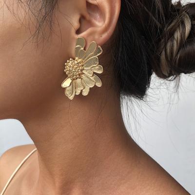 China New Style Earrings Europe America CLASSIC Vintage Alloy Gold Plated Irregular Flower Stud Earrings for sale