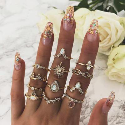 China Vintage Bohemia Gold Star Knuckle Rings Fashionable Women's Geometric Female Rings Set Crystal Geometric Finger Rings Crescent Boho for sale