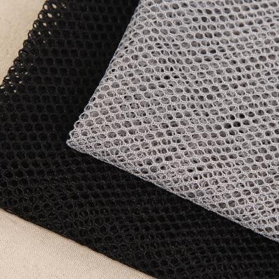 China Grey/Black 100% polyester 68D warp knitted hexagonal mesh cloth for bag pocket T shirt sportswear mesh fabric en venta