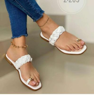 China Fashion Trend Women Sandal Strap Toe Ring Beach Woven Flat Sandals For Women Summer Designer Shoe for sale