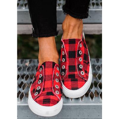 China Buffalo Plaid Casual Slip On Round Toe Flat Sneakers Canvas Shoes for sale