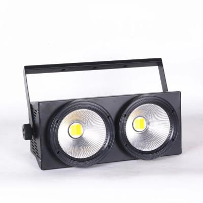 China 2 ojos LED Blinder Cob Strobe Lavado DJ Spotlights DMX Sonido 2x100W Frío Caliente Blanco Iluminación para el público en venta