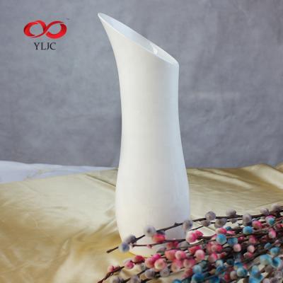 China Decorative Custom White Embossed Ceramic Vase Vases To Europe for sale