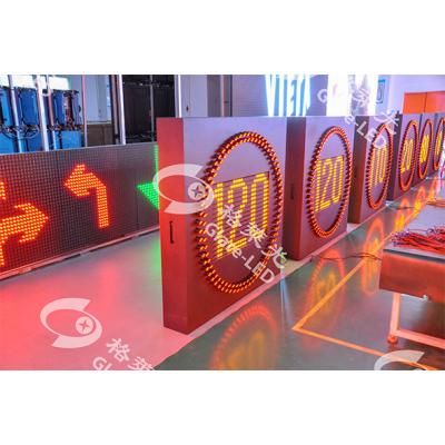 中国 High Resolution Full Matrix Display Led Variable Speed Limit Sign for Traffic Meeting 販売のため