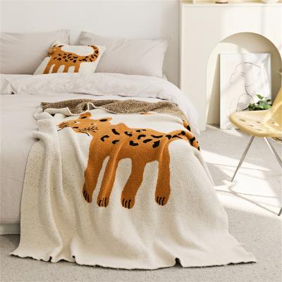 China Cute Anti-Pull Spot Cat Leopard Knitted Soft Comfortable Bed Sofa Leisure Tv Blanket Decorative Beautiful Jacquard Covering Cartoon for sale