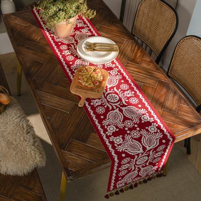 China Easy to wash and environment friendly modern farmhouse decor dining table runner party wedding cotton woven jacquard table runner for sale