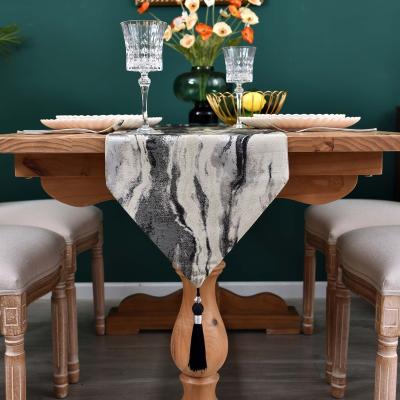 China Eco-friendly Soft Comfortable Light Polyester Jacquard Christmas Decor Luxurious Soft Table Runner for Hotel Banquet Home Decoration for sale