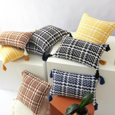 China Folded Home Decorate Colorful Plaid Woven Case Fringe Sofa Cushion Tassel Cotton Pillow Cover for sale