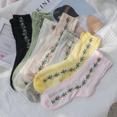 Chine custom 3pairs women bubble luokou retro floral pattern embroidered fashion socks à vendre