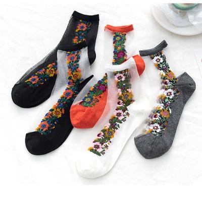 Chine Custom Embroidery Fashion Summer Thin Transparent Ethnic Style Small Floral Girls Stockings Socks à vendre