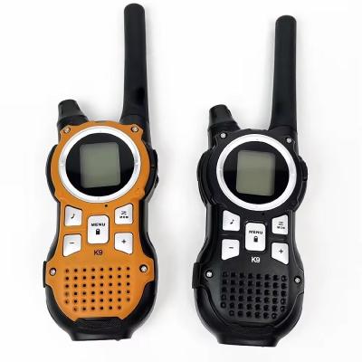 China K9 dos paquetes de deportes al aire libre alta baja potencia USB libre de licencia de radio pública llamada 10 km walkie talkie en venta