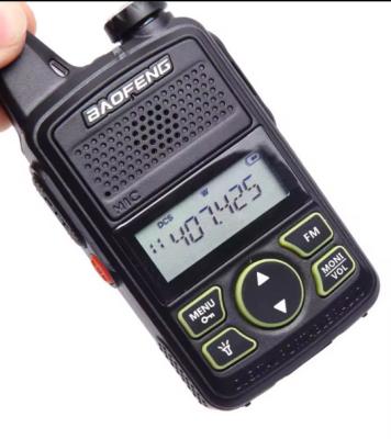 China Bf-T1 2W 2km 5km Reichweite USB Wiederaufladbar Mini Baofeng Handheld Walkie Talkie Für Restaurant Hotel zu verkaufen