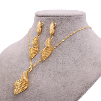 China Hyperbola Necklace Earrings Jewelry Set Irregular Shaped Copper Two Piece Jewelry Set for sale