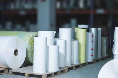 China Abnutzungsbeständig Jumbo Druckpapier Roll 105u Oberflächendurchmesser zu verkaufen