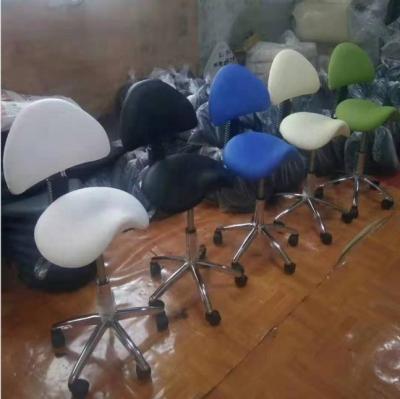 China 2020 New Arrival Classic European Style Barber Chair White Folding Salon Chair Stool Master for sale