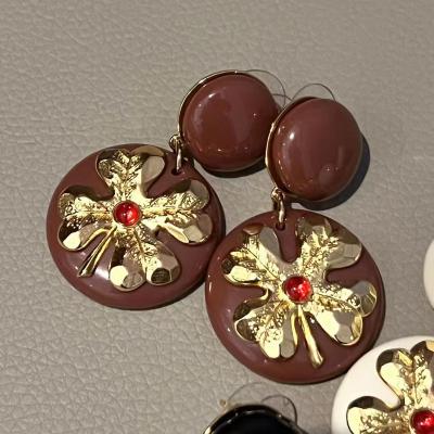 China French Ba High Quality Vintage Resin Round Lightweight Maple Leaf Earrings And Design Wearing Style Luxury Earrings for sale