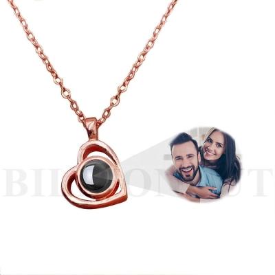 China TRENDY photo projection custom necklace, simple ordinary heart-shaped projection necklace, lover, family memory gift jewelry fashion for sale