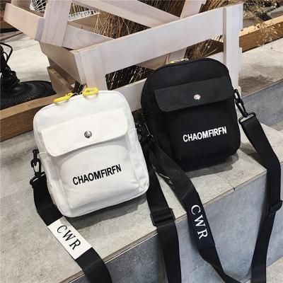 China Casual Cute Messenger Bags Canvas Handbag Tote Outdoor Bag With Zipper Fashion Women Shoulder Bag for sale