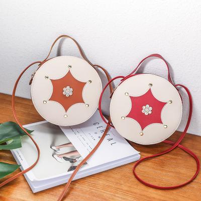 China 2021 New Fashion Shoulder Messenger Handbag Portable Mobile Phone Purse Female Simple Fashion Small Bag Round Bag for sale