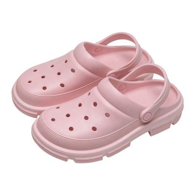 China Damping 2022 New Summer Clogs Baotou Ladies Sandals Breathable Beach Slippers Flat Sandals for sale