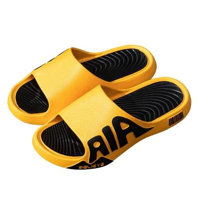 China Damping 2022 Summer New Household Breathable Outdoor Slippers Men's Bathroom Slippers Indoor Bath Slippers for sale