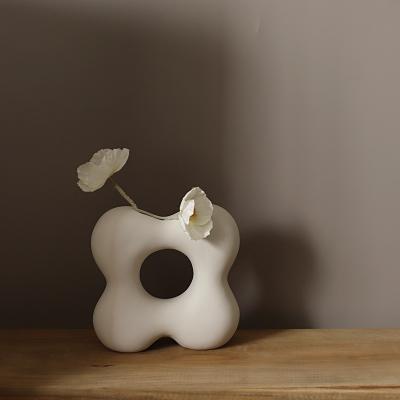 China Abstract exquisite home accessories floral vase for home decoration and garden for sale