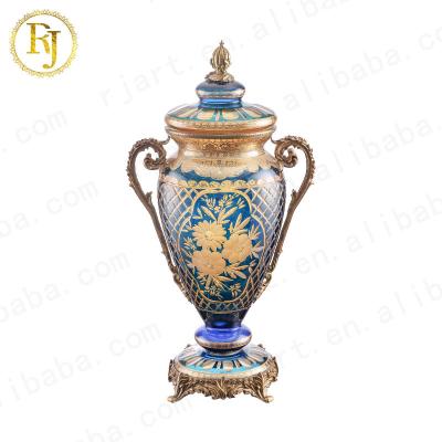 China Luxury Chinni Posuda Cristal Pattern Crystal Glass Storage Idishlar Gold Candy Pedestal Dubai Turkey Glass Candy Jar With Lid for sale