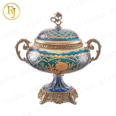 China Full Idishlar Gold Pattern Chinni Posuda Pedestal Candy Jar Crystal Handmade Clear Glass Candy Gift Dubai Turkey Freshness Preservation for sale