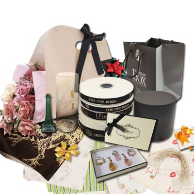 China Recyclable Eco Friendly Custom Paper Flower Wrapping Carrier Paper Bags Florist Carrier Sleeves for sale