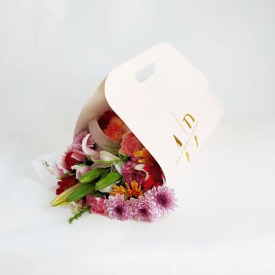 China Wholesale Recyclable Wedding Party Fresh Flower Retail Bag Decorative Bouquet Packaging Carry Paper Bags for sale