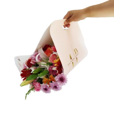 China Custom Logo Paper Flower Sleeve Recyclable, Flower Gift Packaging Bag, Black Paper Flower Sleeves for sale