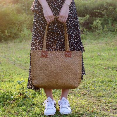 China Custom Woven Large Capacity Beige Straw Tote Bags Straw Tote Beach Bags Fashion Handbags Large Tote Bags for sale