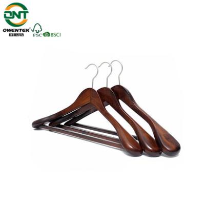 China Custom Logo DISPLAY Logo Suit Hangers Wide Shoulder Wood Hanger With Bar for sale