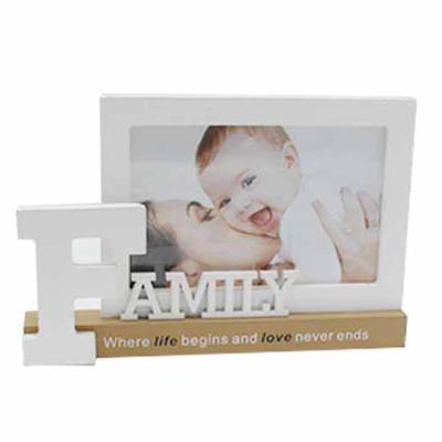 China Europe Family Photo Frame Wooden Picture Frame with Base 4x6