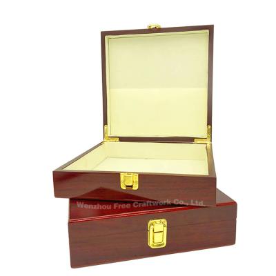 China Custom Red Wooden Classic Wooden Storage Chess Game Boxes From Morden China for sale