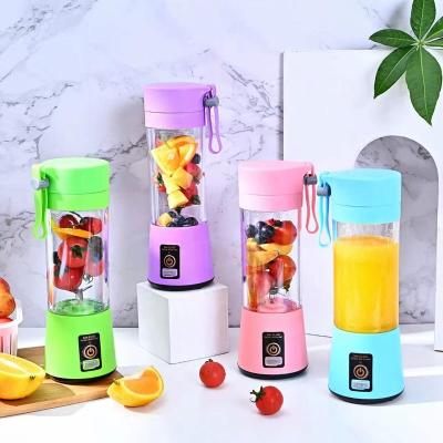 China Factory Store Multifunctional Rechargeable Mini Blender Portable Juice Blenders Box Used as Common Cup and Portable Blender for sale