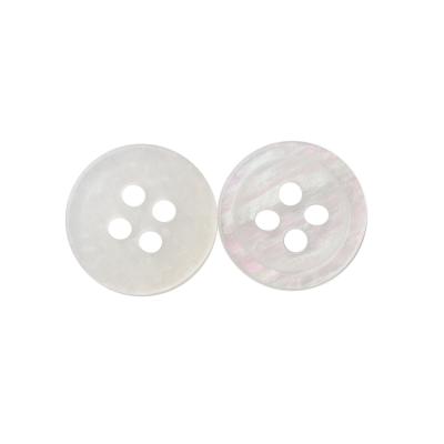 中国 Sustainable Fashion Dyeing Transparent Pearl Resin Shirt Button With 4 Holes Button 販売のため