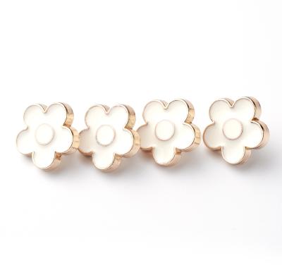 China Good Quality Magnetic Hot Selling Custom Flower Shape Alloy Leg Buttons for sale