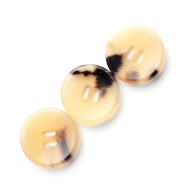 中国 2 Holes Real Buffalo Horn Women Men Special Widely Used Natural Clothing Dry Cleaning Design Sewing Button 販売のため