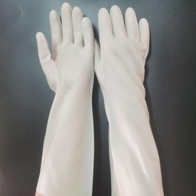 China Hogar blanco Unflocked de los guantes los 38cm del lavaplatos del nitrilo que alinea el puño extralargo en venta