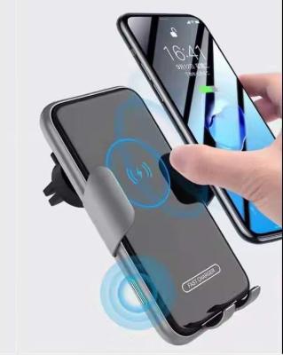 China Portable Portable Car Accessories Phone Wireless Car Charger Duct Mount Holder for sale