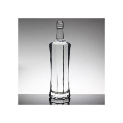 China Beverage factory direct sale durable transparent glass 700ml wine bottle for sale