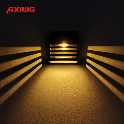 China Garden Axiwo New Latest Design OEM IP65 Outdoor Waterproof Solar Power Barrier Light for sale