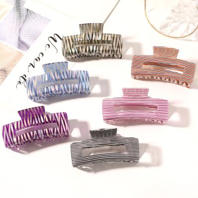 China Fashion factory wholesalemedium cute claw clips girls claw clips middle korean claw clips for sale